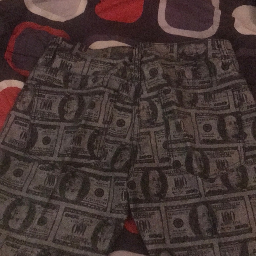 Shorts - Picture 2 of 3